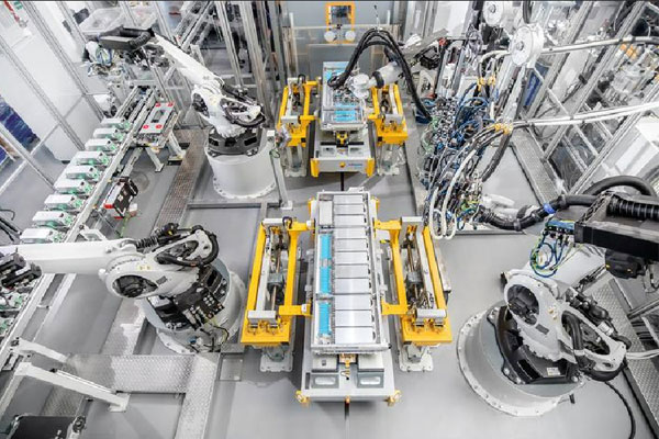 智能化灯塔工厂引领制造业数字化转型