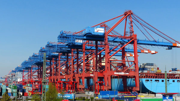 港口大型起重机操作模拟器的硬件系统