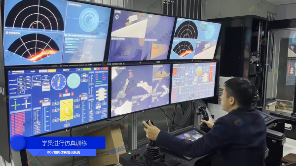 1785835728341034668.png 学员进行仿真训练.png